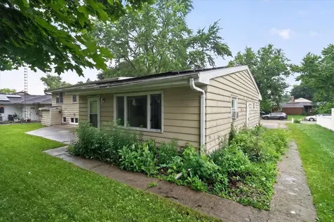 628 High Terrace Dekalb IL 60115