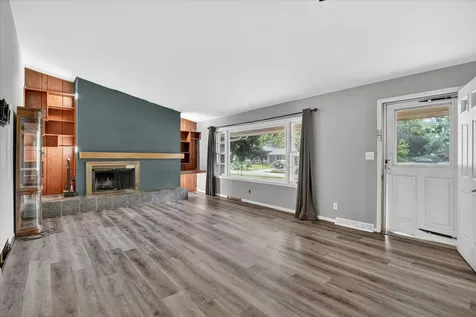 628 High Terrace Dekalb IL 60115