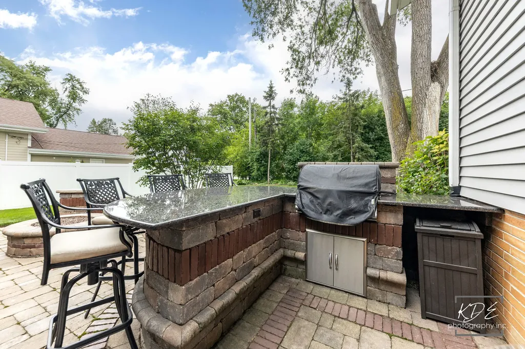 8 East Gartner Road Naperville IL 60540