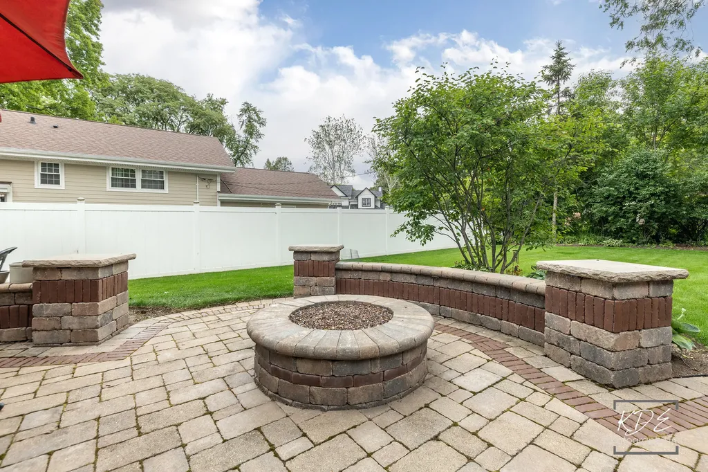 8 East Gartner Road Naperville IL 60540