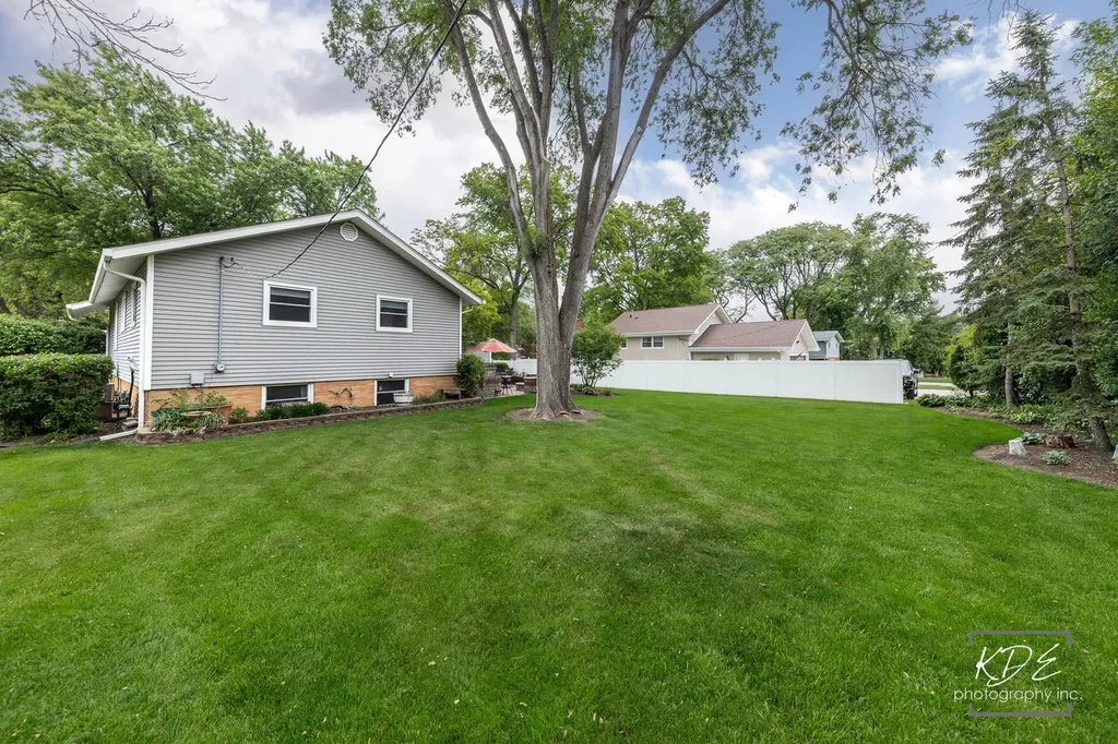 8 East Gartner Road Naperville IL 60540
