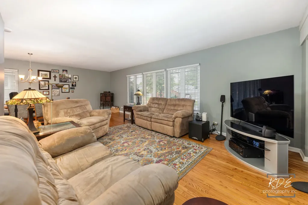8 East Gartner Road Naperville IL 60540