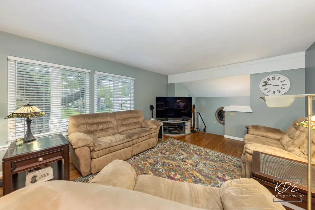 8 East Gartner Road Naperville IL 60540