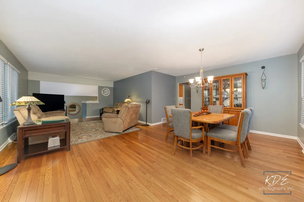 8 East Gartner Road Naperville IL 60540