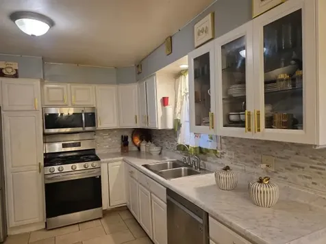 2321 Walnut Street Waukegan IL 60087