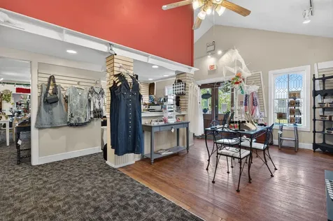 211-215 West Railroad Avenue Bartlett IL 60104