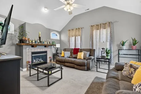 211-215 West Railroad Avenue Bartlett IL 60104