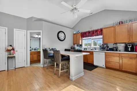 211-215 West Railroad Avenue Bartlett IL 60104