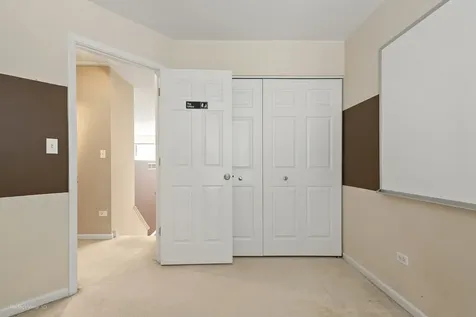 725 Littleton Trail Elgin IL 60120