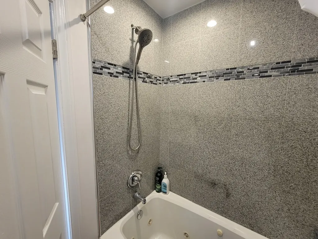 6156 North Kedvale Avenue Chicago IL 60646