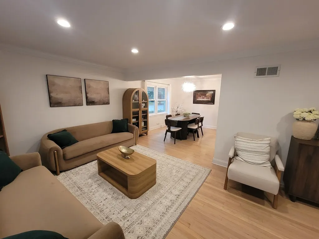 6156 North Kedvale Avenue Chicago IL 60646