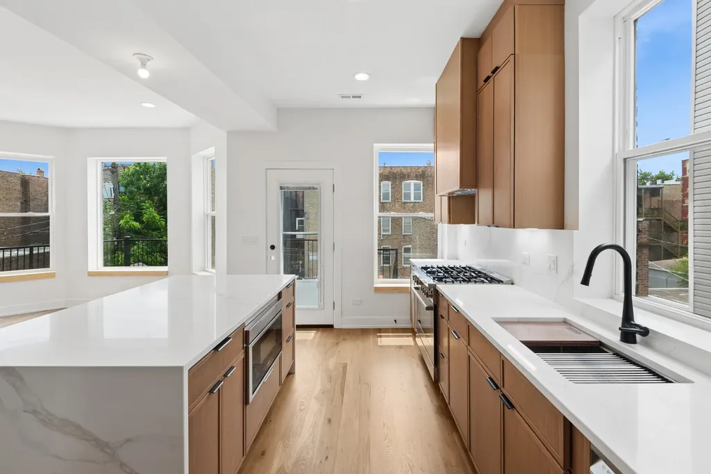 2647 West Walton Street Chicago IL 60622