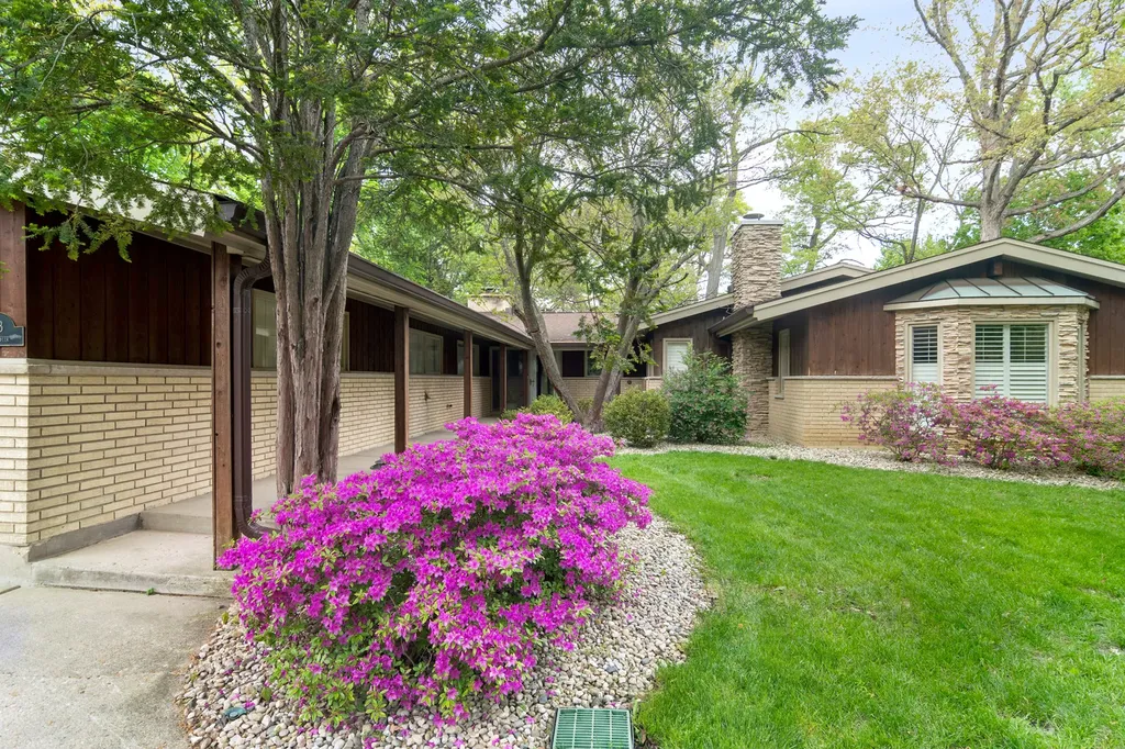 28 Lancaster Lane Lincolnshire IL 60069
