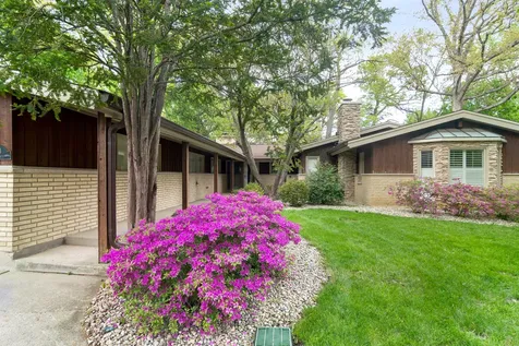 28 Lancaster Lane Lincolnshire IL 60069