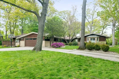28 Lancaster Lane Lincolnshire IL 60069
