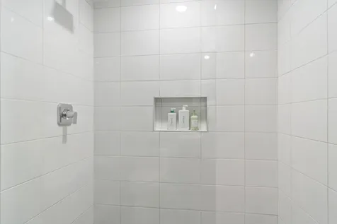 28 Lancaster Lane Lincolnshire IL 60069