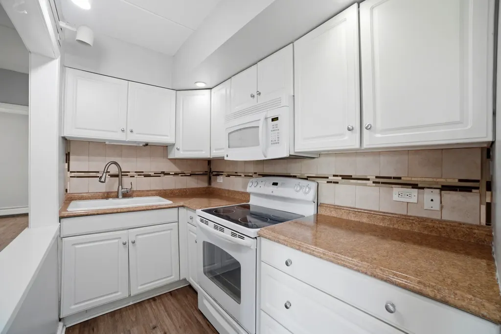 5125 Blodgett Avenue Downers Grove IL 60515