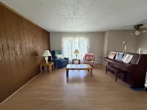 613 Wicker Avenue Streamwood IL 60107