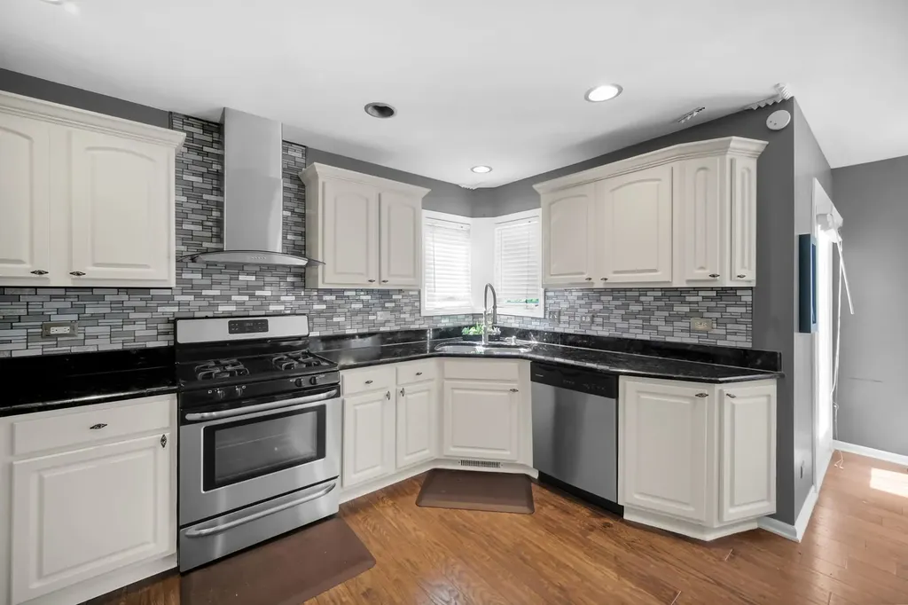 2518 Adamsway Drive Aurora IL 60502