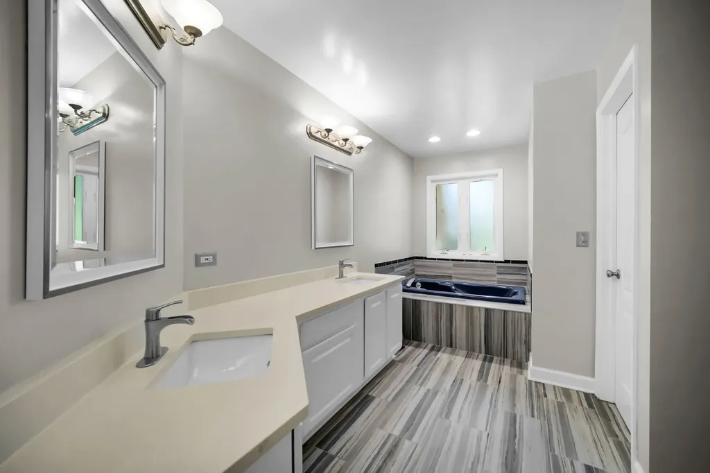 2518 Adamsway Drive Aurora IL 60502