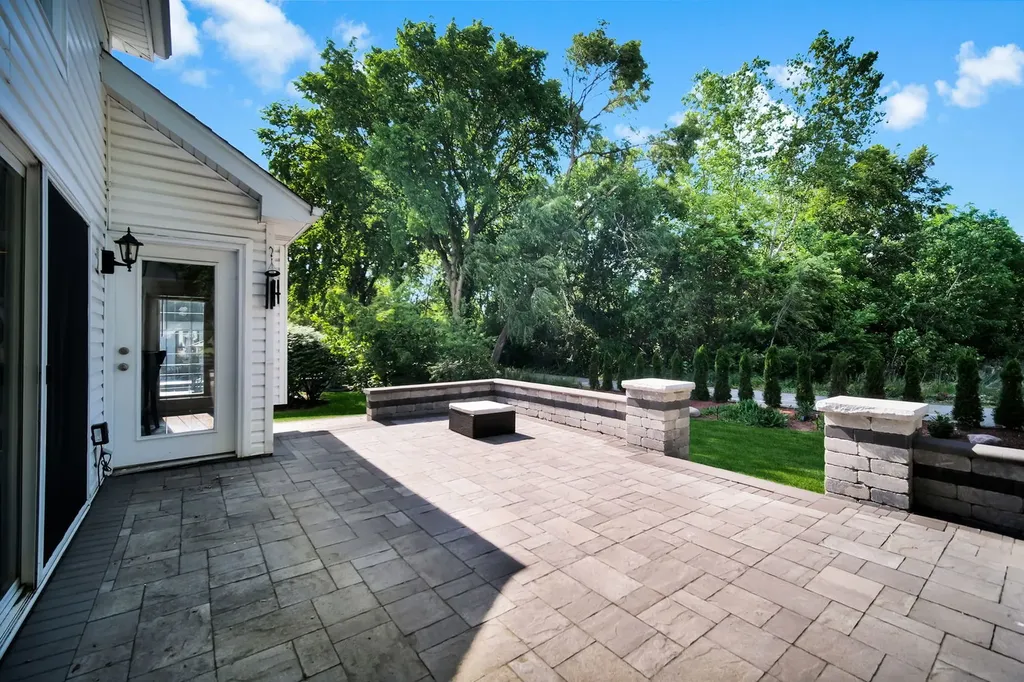 2518 Adamsway Drive Aurora IL 60502