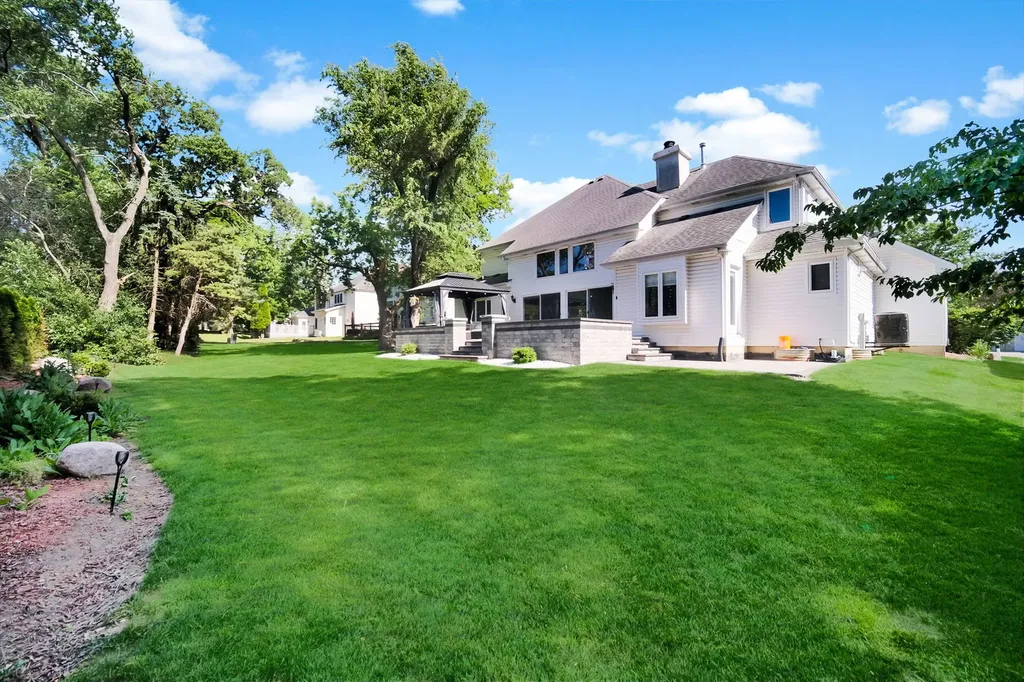 2518 Adamsway Drive Aurora IL 60502