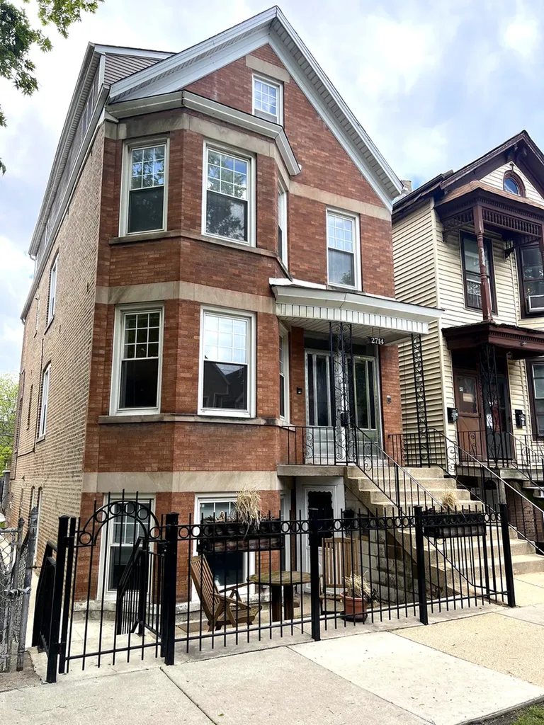 2714 North Marshfield Avenue Chicago IL 60614