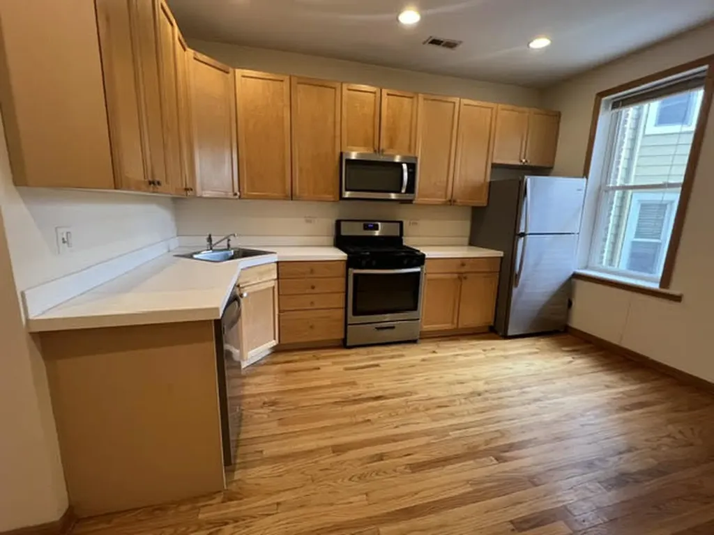 2714 North Marshfield Avenue Chicago IL 60614