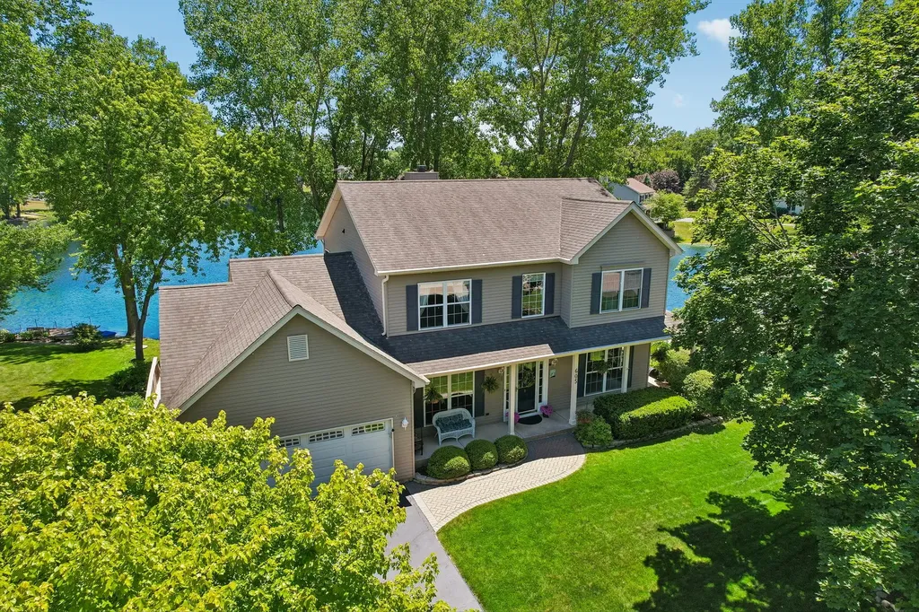 605 Tulip Circle Island Lake IL 60042