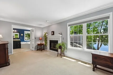 605 Tulip Circle Island Lake IL 60042