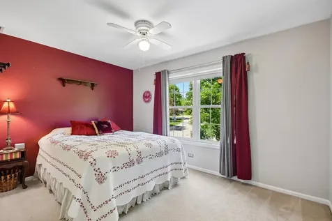 605 Tulip Circle Island Lake IL 60042
