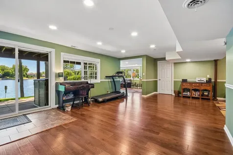 605 Tulip Circle Island Lake IL 60042