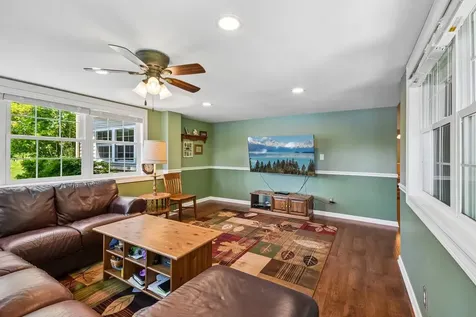 605 Tulip Circle Island Lake IL 60042