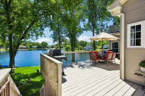 605 Tulip Circle Island Lake IL 60042