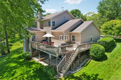 605 Tulip Circle Island Lake IL 60042