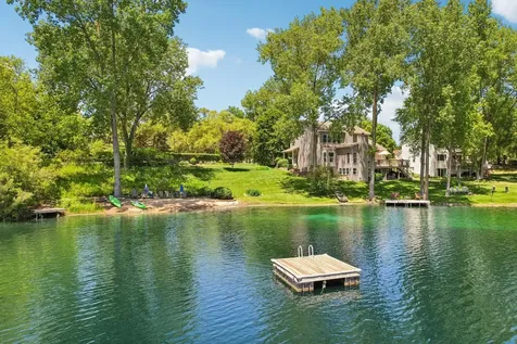 605 Tulip Circle Island Lake IL 60042