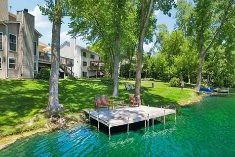 605 Tulip Circle Island Lake IL 60042