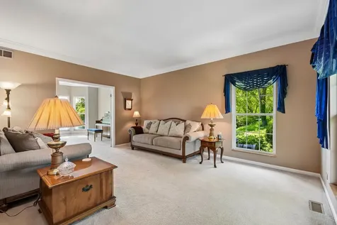 605 Tulip Circle Island Lake IL 60042
