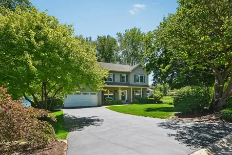 605 Tulip Circle Island Lake IL 60042