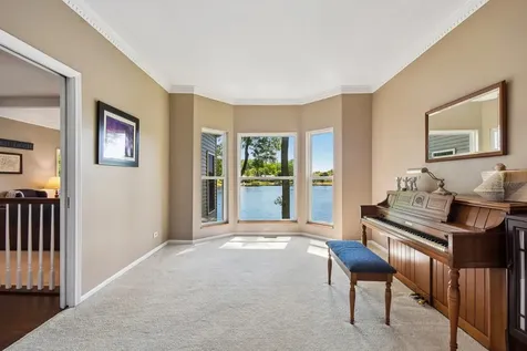 605 Tulip Circle Island Lake IL 60042