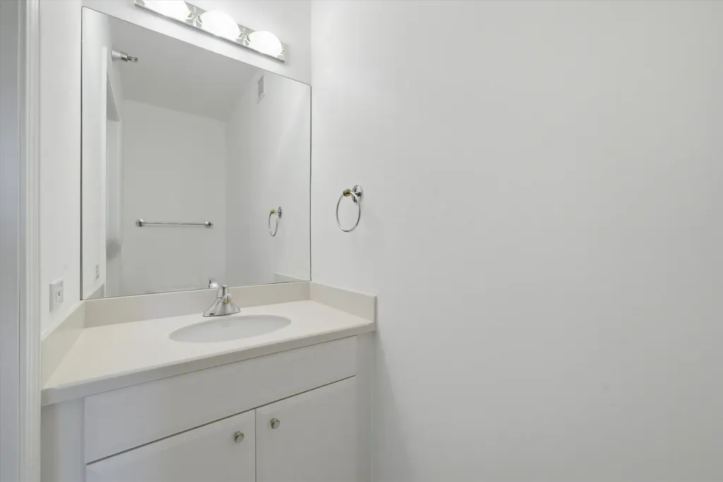 33 West Ontario Street Chicago IL 60611