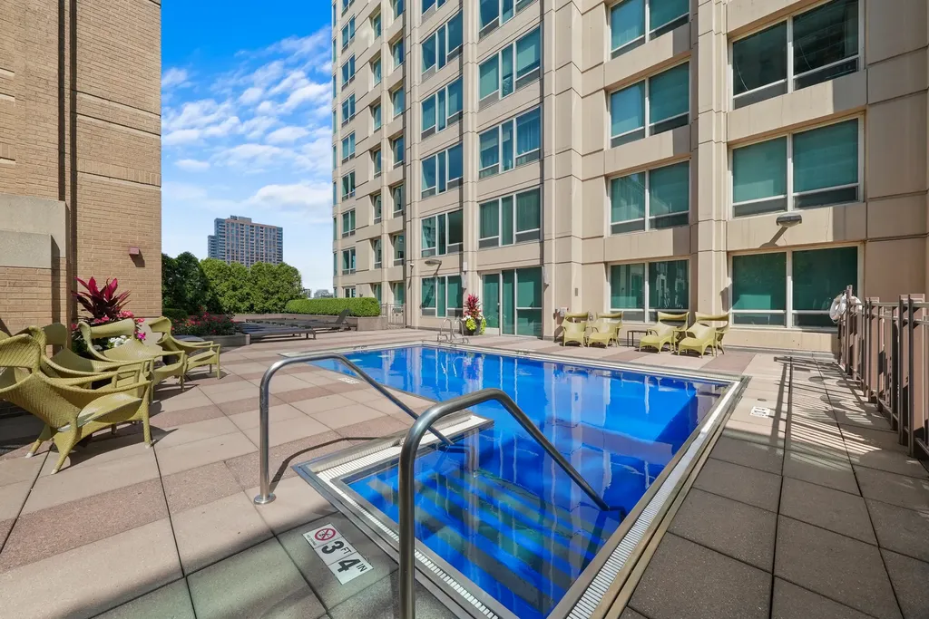 33 West Ontario Street Chicago IL 60611