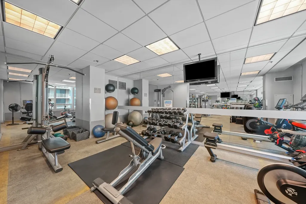 33 West Ontario Street Chicago IL 60611