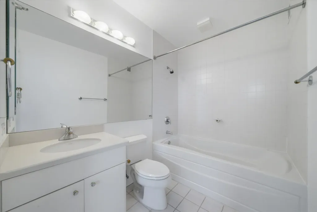 33 West Ontario Street Chicago IL 60611