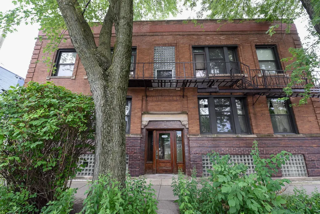 2821 West Shakespeare Avenue Chicago IL 60647