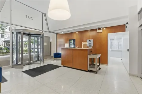 201 East Chestnut Street Chicago IL 60611