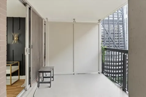 201 East Chestnut Street Chicago IL 60611