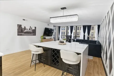 201 East Chestnut Street Chicago IL 60611
