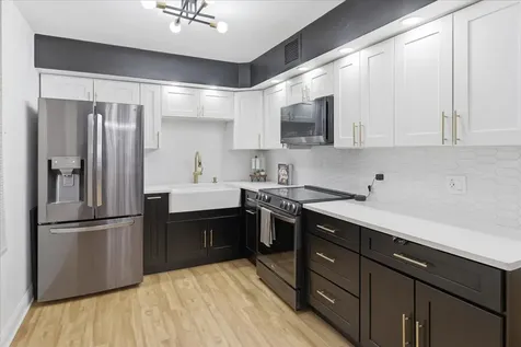 201 East Chestnut Street Chicago IL 60611