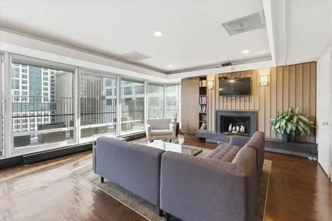 201 East Chestnut Street Chicago IL 60611